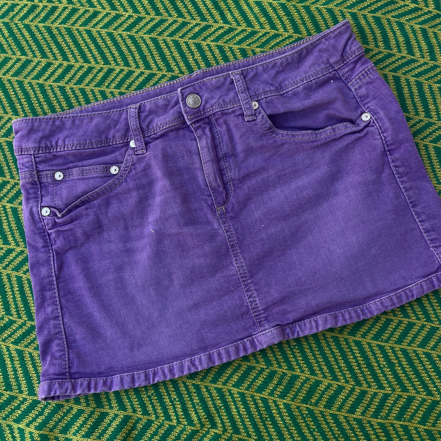 "Juicy" Chainstitched purple mini skirt